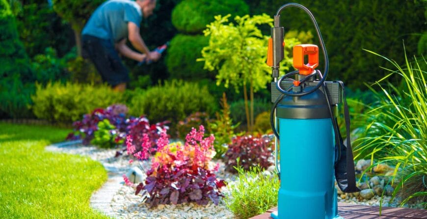 Pest Control Spraying إيزي جاردن خدمات تنسيق الحدائق في الكويت